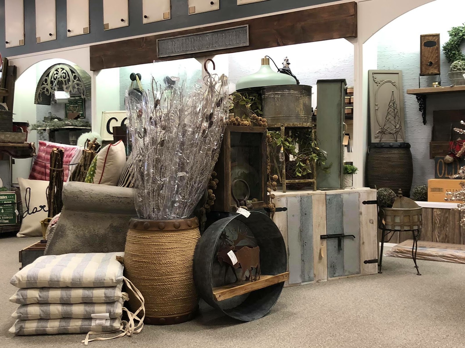 The Vintage Vault - Marketplace and Salon nail photo 2