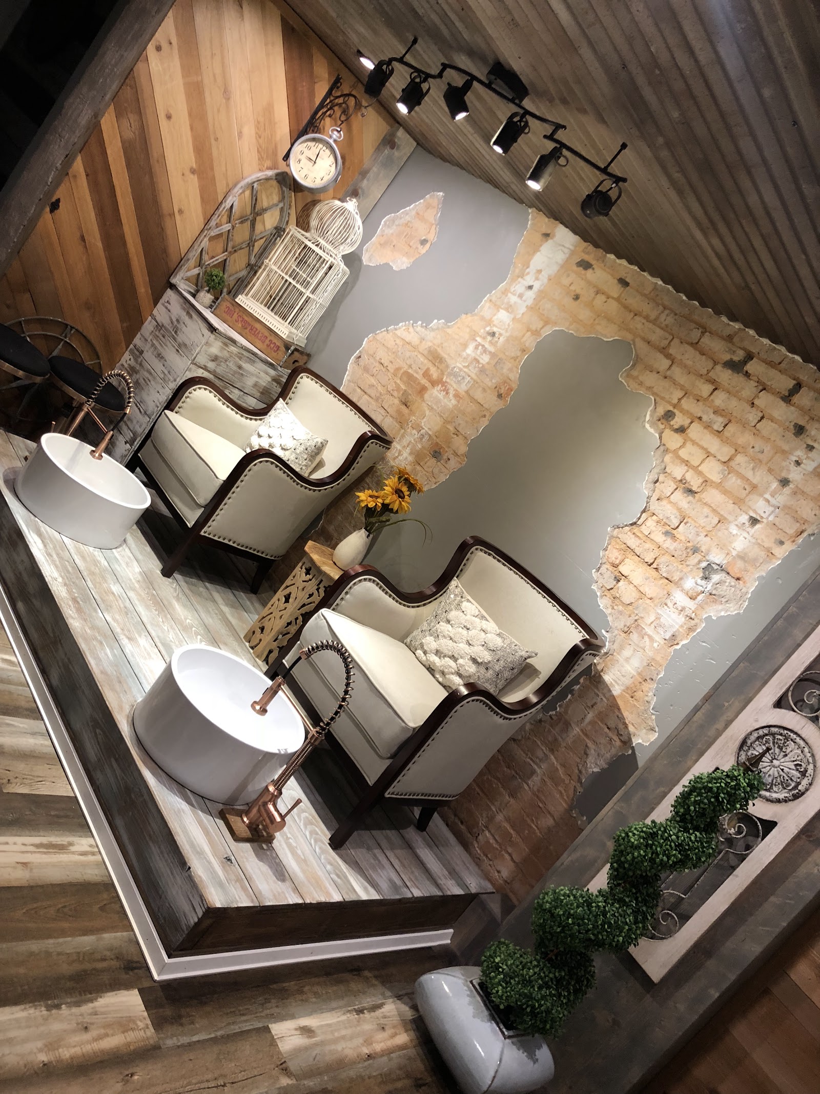 The Vintage Vault - Marketplace and Salon nail photo 3